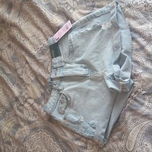 SUPER HIGH-RISE ROLLED CUFF SHORTS